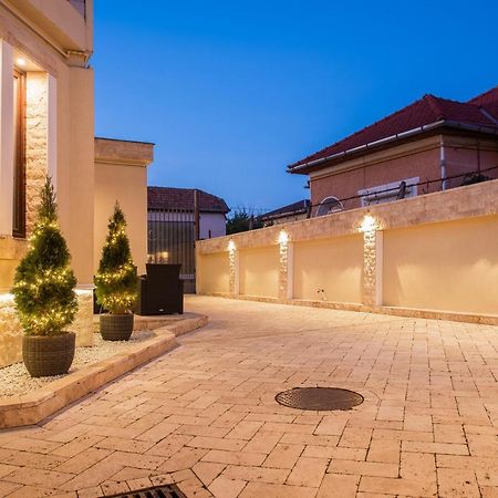 H & V Residence - Split Level Apartment Arad Bagian luar foto