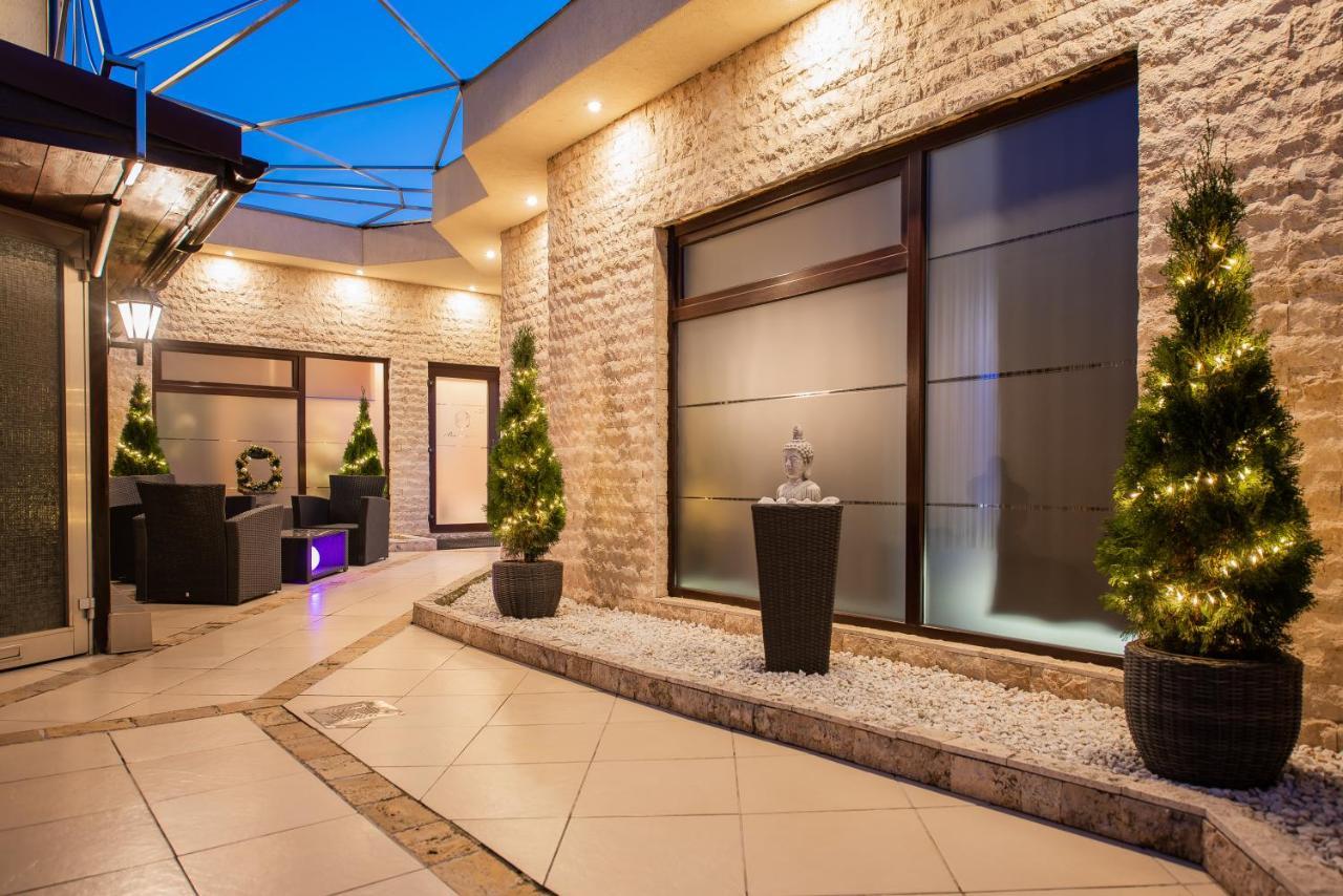 H & V Residence - Split Level Apartment Arad Bagian luar foto