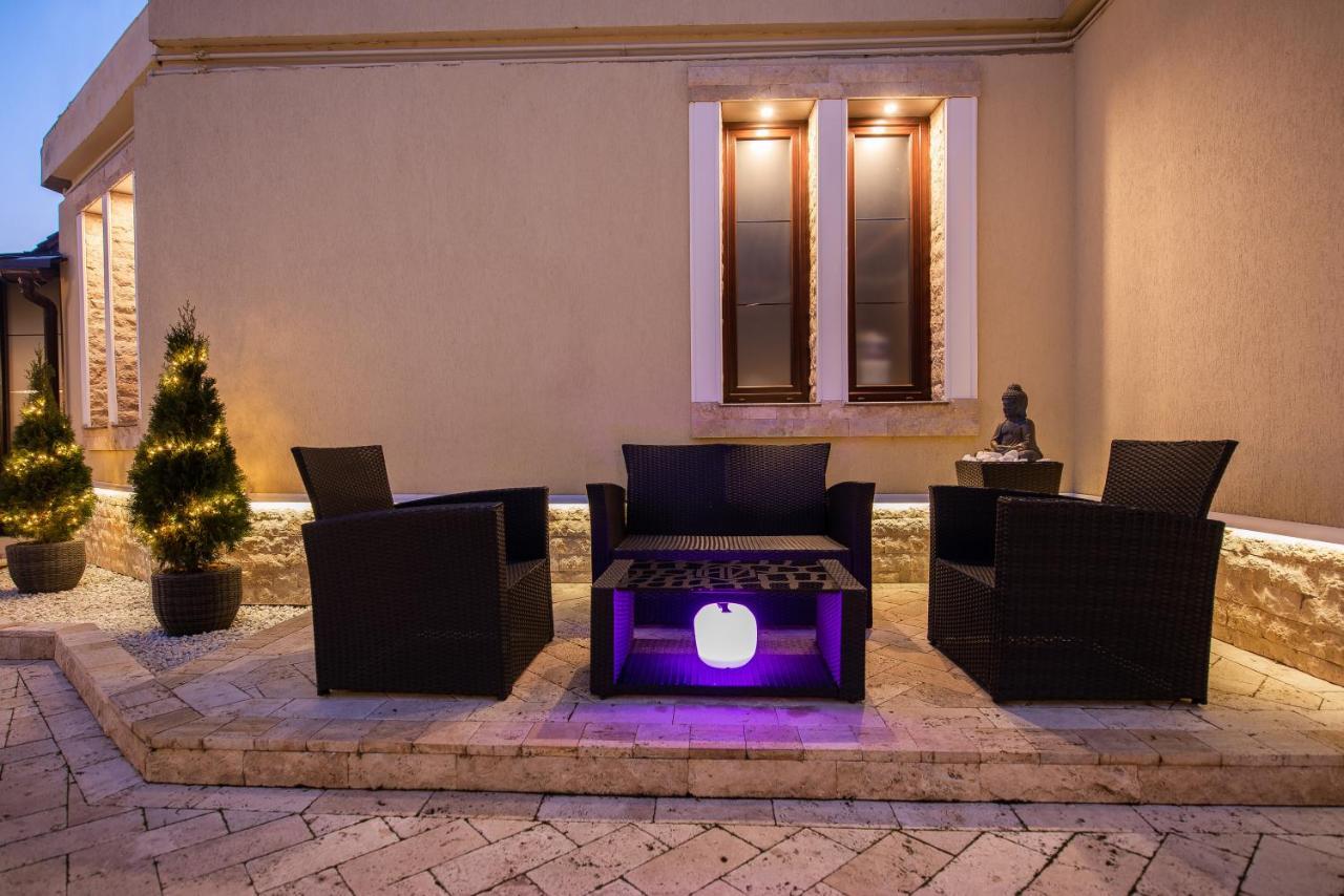 H & V Residence - Split Level Apartment Arad Bagian luar foto