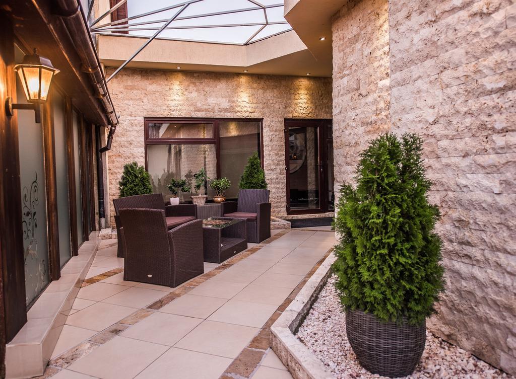 H & V Residence - Split Level Apartment Arad Bagian luar foto