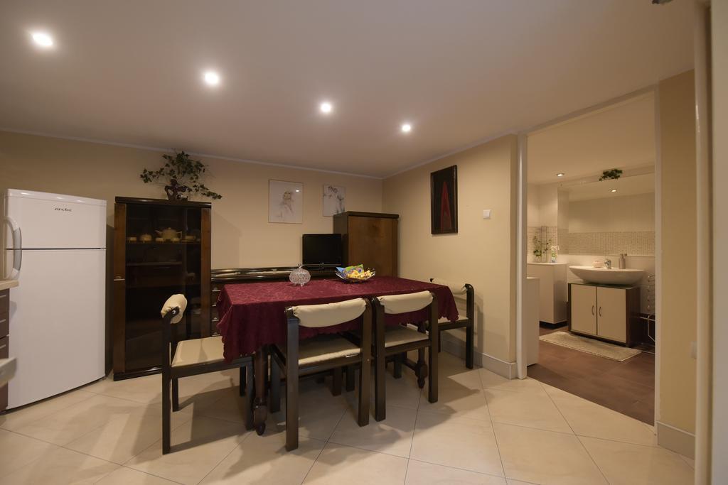 H & V Residence - Split Level Apartment Arad Bagian luar foto