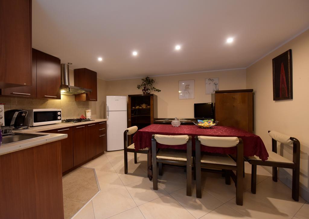H & V Residence - Split Level Apartment Arad Bagian luar foto