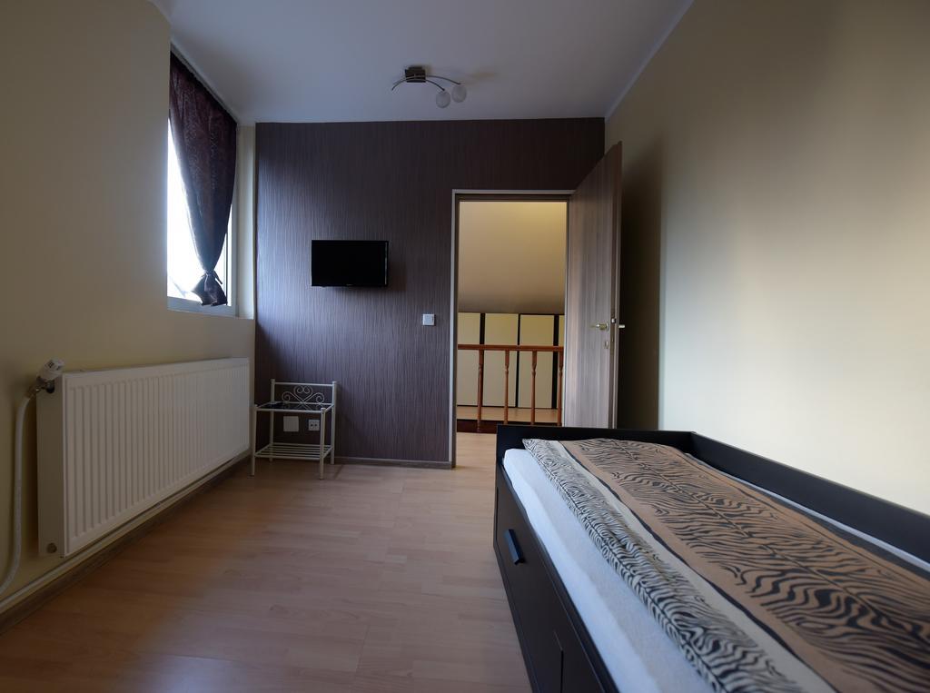 H & V Residence - Split Level Apartment Arad Bagian luar foto