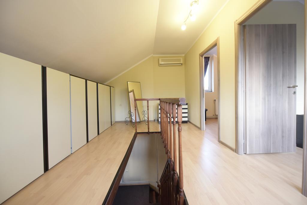 H & V Residence - Split Level Apartment Arad Bagian luar foto